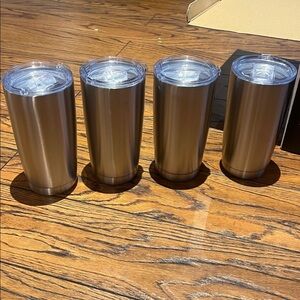 Lot of 4 Brand New 20oz Stainless Steel Tumblers with lids 🖤